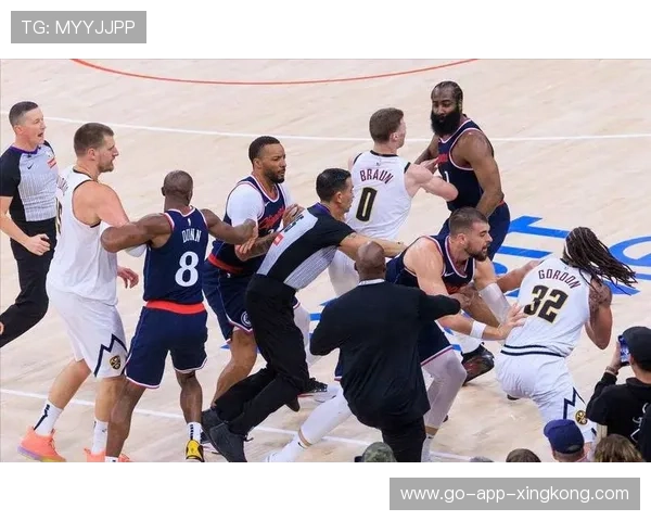 戴维斯篮板与得分齐飞,洛杉矶主场报捷