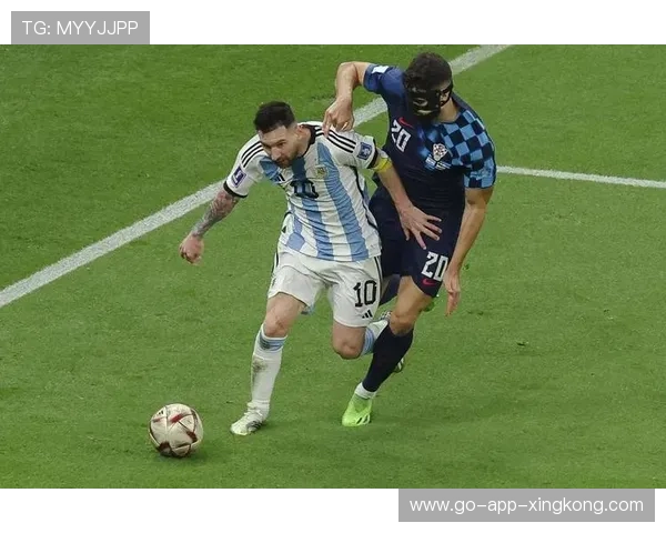 曼城格瓦迪奥尔远射破门，后防线贡献进球：一次关于协同与信念的胜利